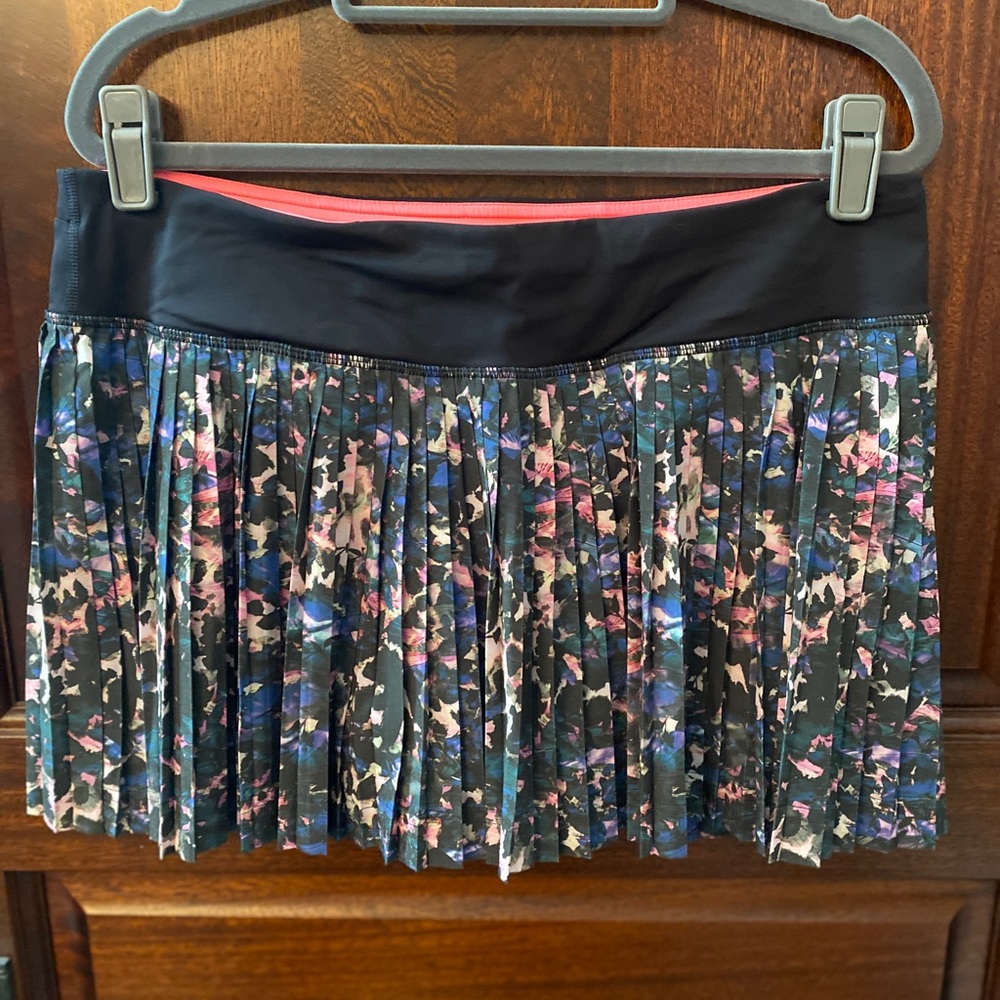 Lululemon Pleat to street skirt size 10